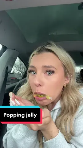 Squirty squirty pop 🤓 #poppingjelly #carcafe 