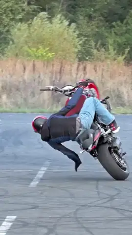 Practice session shooted with 2 cameras 🤘  thank you @stuntexru_ 👊 #stunt #motorcycle #sportbike #freestyle #french #rider 