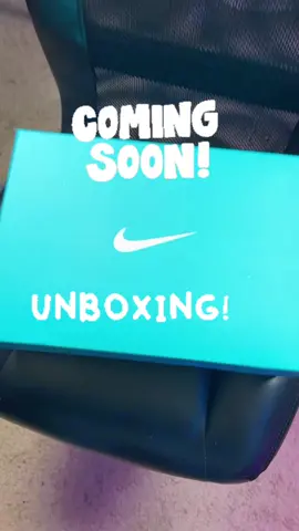 📦 👀👀 What do we have here?!?! 😬#sneakerconcierge #shoecousins #bougieonabudget #MarchMadness #fyp 