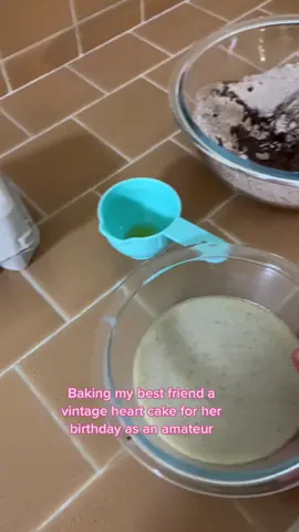 Baking a cake for my Pisces bestie #heartcake ##zodiaccake #cakedecorating #vintagecake