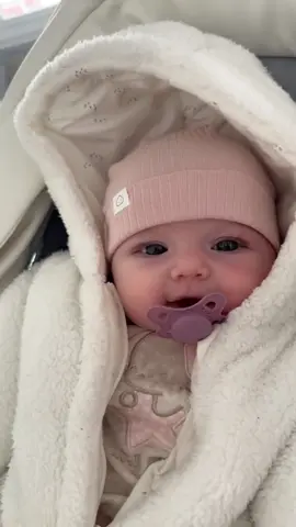 When baby wants to say hello👶☀️💖#cutebaby #sayang #bayilucu #funnyvideos #newborn #babytok 