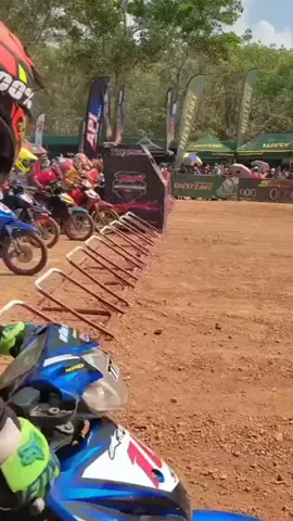 balapan yang meresahkan 🤣🤣🤣#balapmotor #ngakak #viral #fyp #motor #lucu #balap 