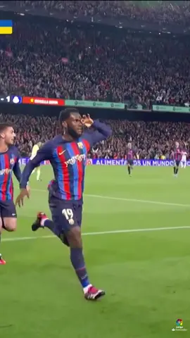Kessie scores and the crowd goes 𝐖𝐈𝐋𝐃 🤯🤯 #fcbarcelona #barcelona #barçaontiktok #ElClásico #Kessie #TikTokDeportes #Gol #football #fcb #LaLigaHighlights #LaLiga    
