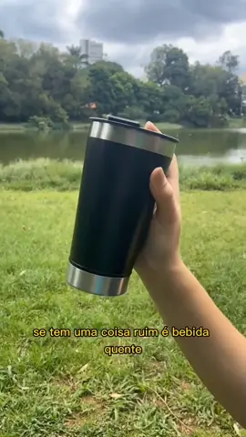 🛍️ Copo térmico 473 ml 🛍️ Aço inox nas paredes internas e externas. Parede dupla com isolamento que conserva a bebida quente ou fria.   Tampa removível com abertura. Pode manter até 7 horas congeladas, até 3 horas extremamente quente e até 4,5 horas extremamente frio ITENS 01 Copo Térmico 473ml DIMENSÕES - Altura: 17 cm - Largura: 9,5 cm Disponível no site, link na bio 🛍️