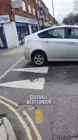 An undercover police car chases a prius outside Greenford High School 😭😭 (via @mushy0_5) #UB1UB2 #London #Southall #Greenford 
