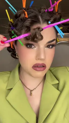 Curling hair with straws?! Would you try this?! @noemi.sansoldo #foryoupage #foryou #fyp #style #fashion #styleinspo #hairinspo #hairtok