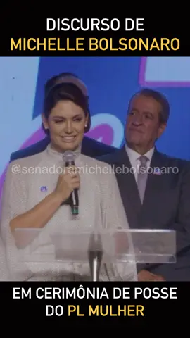 Discurso emocionante da nossa eterna primeira-dama e oficialmente nova presidente do @partidoliberalmulher.  Mulher virtuosa quem a achará? O seu valor muito excede ao de rubis. Provérbios 31:10 #jairbolsonaro #presidentebolsonaro #jairmessiasbolsonaro #bolsonaropresidente #jairmessiasbolsonaro #michellebolsonaro #plmulher #pl  #michellebolsonarosenadora #direita #michellebolsonarooficial #michellebolsonarodiva #primeiradama #mito #voluntariado #libras #patriavoluntaria #joias #joia 