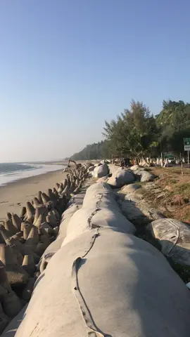 নিঃস্বার্থ ভালোবাসা পেয়েও অবহেলায় হারিয়ে ফেলার পর যখন বুঝতে পারবেন ,ভালোবাসা না পাওয়ার যন্ত্রণা কতটা গভীর হতে পারে।ঠিক তখনই এটাও বুঝতে পারবেন যে প্রিয় জিনিস অযত্নে ফেলে রাখলে যেমন তার রং ফিকে হয়ে যায়,তেমনি তার হারিয়ে যাওয়া সৌন্দর্যও ফিরে আসার সম্ভাবনা শূণ্যের কোঠায় পৌঁছে যায়🙂