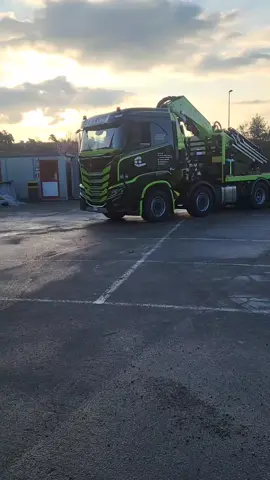 #bledarlamce #viral #foryou #neiperte #perte #autogru #jmg #ivecopower #sway570 #gruistiperpassione #trasportieccezionali #eurostar520 #v8biturbo  #elgroup 
