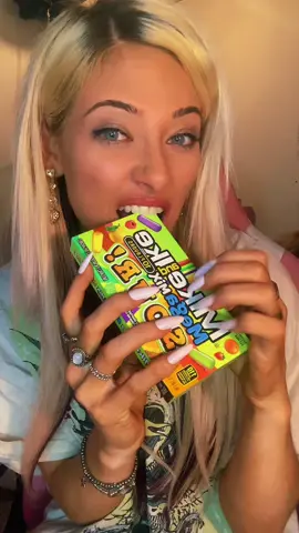Trying sour @mikeandikecandy !!! 🍬🍭 #asmr #asmrcandy #asmreating 