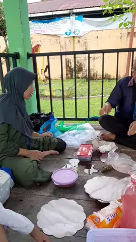 piknik keluarga ini #piknik #bawahaluanmasing2 #healing #taman #keluarga 