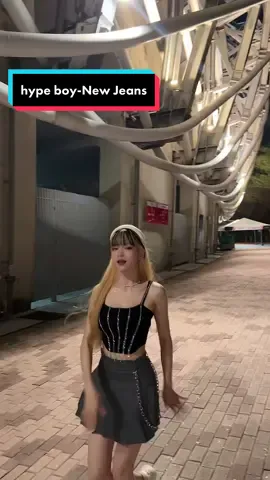 大家都有去看 #Blackpink 嗎💖 看完演唱會太開心了 朋友現教 我現學現賣（隨便亂揮😆🫶🏻）#高雄 #高雄國家體育場 #blackpinkconcert #bornpink #bornpinkworldtour #演唱會 #女孩 #穿搭 #跳舞 #newjeans #hypeboy 