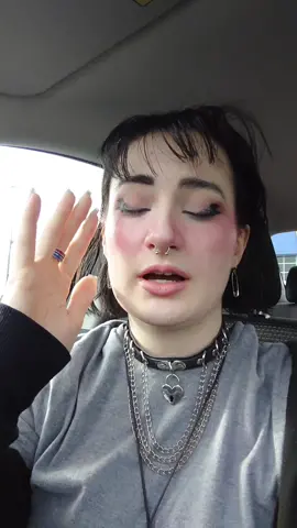 I just started laughing so hard bc like girl wtf 💀 #fyp #foryoupage #queer #representation #work #help 