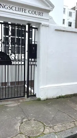 Start your day with coffee, cuddles and a cute outfit 📝 #styleinspo #styletips #morningmotivation #dailystyletips #dailystyle #cutedogs #trenchcoat 