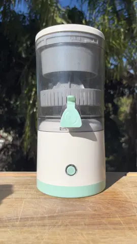 This is how we make our errrang juice with a Juice-O-Matic 🍊  #orange #juice #orangejuice #electricjuicer #giftideas #healthyliving 