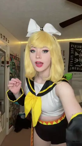 the cutoff at the end💔#rinkagaminecosplay #vocaloidcosplay #rinkagamine #strifecos 