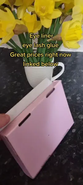 eyeliner and lash glue #tiktokfinds #payday #fashion #mumsoftiktok #grwm #beautyhacks #shopping #tiktokshop #tiktokuk #fypシ゚viraltiktok #BeautyTok #fyp #Eyeliner #makeup #lashesglue #fakelashes 