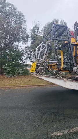 send it! #aussietruckin #fardellsheavyhaulage #kenworth #k200 #truckinglife #canberra #fardellcranehire#liebherr 
