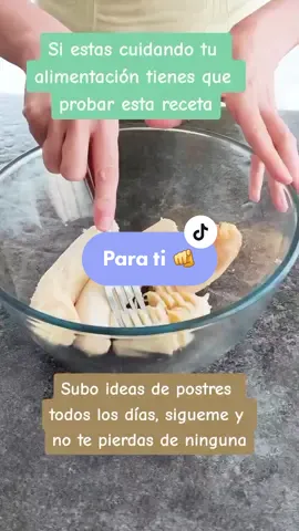 Ingredientes: 3 bananas 2 huevos 1tza de avena entera 1chra canela en polvo 1 chra polvo de hornear para engrasar use aceite de coco y para decorar chips de chocolate  Llevar al horno en 180° por 30 min  #loncherasaludable #desayunosaludable #avena #sinazucarañadido #sinharinasrefinadas #sinlactosa #recetassaludablesyfaciles #cocinando #healthy 