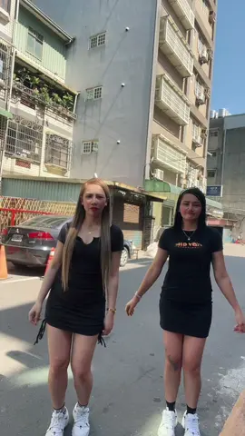 Paisa Bago Umalis😜 @Mababes_Ana💖💃🎶👸🏻 #TheMababesDuo #Mababes #Fyp #MababesDuo #TiktokTaiwan #TiktokPh #BffGoals 