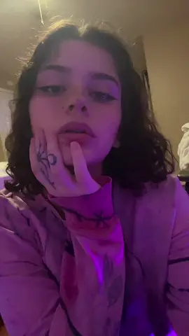 i should be sleepin rn but 💯 #tonguetock #⚪️🔵 #egirl 