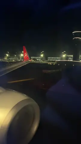 İGA İstanbul Airport taxi to 18 runway✈️ #boeing737 #boeinglovers #737800✈️✈️ #nightflight #keşfet 