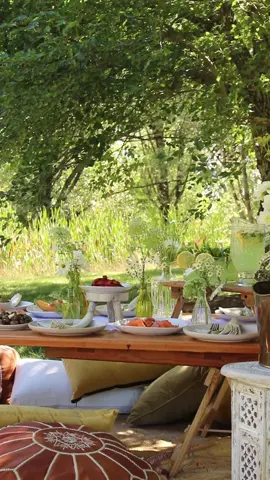 My favourite shoot yet at the beautiful Waldara Farm with @engaged_creative 🌞🌾 #farmstay #nswgetaway #picnicaesthetic #picnicsetup #fyp 