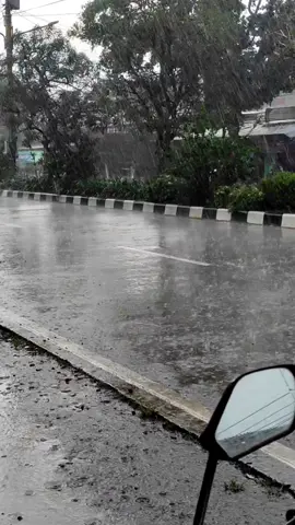 kalo pas ke hujanan di perjalanan suka ke inget siapa hayo lurrrr bantu follow Instagram @petualangpurwokerto_ #hujan #purwokerto #banyumas #jalanjalan #ngabuburit #belanja #lebaran #kranjangkuning #petualangpurwokerto #shoping #sepatu #lebaran 