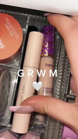 Loving the @Bobbi Brown face and eye primer🤍 #asmr #asmrroutine #grwm #asmrgrwm #getteadywithme #asmrgetreadywithme #makeup #asmrmakeup #MakeupRoutine