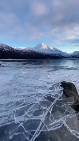 wow 🤩 (alaskabairs/IG) #frozenlake #satisfyingtok #viral 