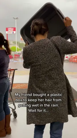 Incredible life hack to stay dry from the rain