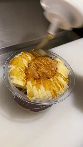 Drooling omg #acai #acaibowl #sobol #sobolfarmingdale #fruit #asmr #food #granola #peanutbutter #banana #honey #coconut 