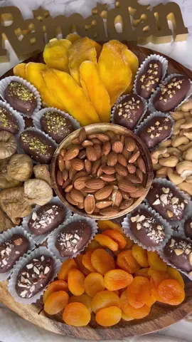 These Chocolate Covered Dates are a sweet treat that you’re going to love. I Took out the pit then I filled them with Almonds, cashews, pistachios and peanut butter. I dipped them in melted chocolate you can use milk or dark chocolate. Then I topped each one with crush almonds, cashews, pistachios and crushed roasted peanuts. #Ramadan #RamadanMubarak #ramadankareem #chocolatecovereddates #sweettreats 