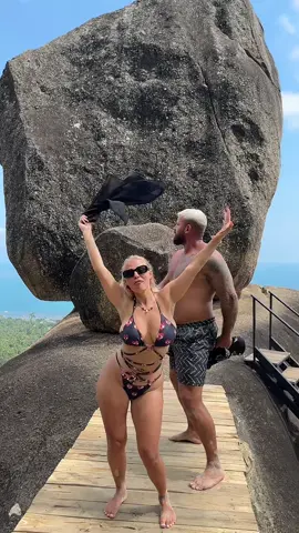 Der 🪨 hat sich nicht bewegen lassen🏝️😂!!! #viral #fürdich #foryou #foryoupage #fy #fyp #funny #funnyvideos #couplegoals #couplelove #couple #dance #coupledance 