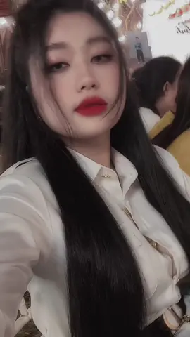 Tôi rất thích câu này: Bạn đắt giá thì cái gì cũng rẻ, bạn rẻ thì cái gì cũng không với tới. Không có gì đắt giá hơn chính bạn.🙅‍♀️