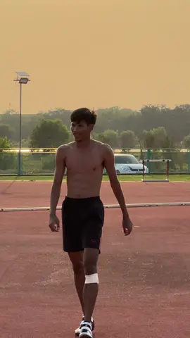 เหลือเวลาซ้อมอีกไม่กี่วันแล้วซีเกมส์ #พลังทีมชาติ #นักกีฬากระโดดสูง 