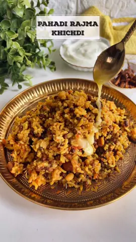 ✨𝑷𝑨𝑯𝑨𝑫𝑰 𝑹𝑨𝑱𝑴𝑨 𝑲𝑯𝑰𝑪𝑯𝑫𝑰✨ Recipe: -2 cups of rice -1/2 cup of boiled black gram split (Udad Dal) -1/2 cup of Beans (Rajma) -Salt as per taste -Spices (1 Small tbsp of coriander seeds powder, pepper powder, Garam masala) -One pinch of Hing powder 1/2 spoon of Jeera -1 small cup of chopped onions -1 tbsp Ginger garlic paste -1 small cup of chopped tomatoes -A mix of Pepper, cloves & cinnamon -Ghee Garnish: Coriander leaves 🌻If you don't have Pahadi Rajma, you can use regular Rajma. 🌻You can enjoy this dish with a side of Dahi, Achaar and Salad but don't miss out on that dollop of fresh cream for added richness. Credit: @chefguntas #homecooking #homemade #thatfoodiegirl #thatfoodieegirl #khichdi #khichdirecipe #rajmachawal #dalchawal #daalchawal #rajmarice #pahadi #localfood #rajmachawalover #rajma #pahadiculture#pahadiculture #pahadilife #pahadigirl #homestylecooking #comfortfood #homerecipe #EasyRecipe #easycooking #easycookingrecipes #cookingtiktok #cookingtok #FoodTok #foodtiktok #foodvideos #FoodLover #foodiegirl #Foodie #foodietiktok #foodietok #foodiesoftiktok #foodiesbelike 