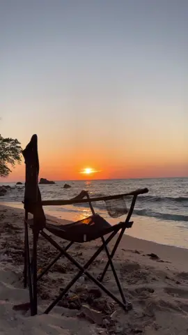 Just the view #sunset #sunsetlover #travel #beach #Summer #pangasinan #fyp #fypシ #foryou #foryoupage #sunsetbeach #sunsetvibes #campingchair #foldingchair 
