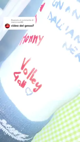 Risposta a @marco.neri85 un gesso pieno di dediche🙃😂 #gesso #xte #viral #foryou #soloparati #perte #andiamoneiperte #interagisci #seguimi #infortunio 