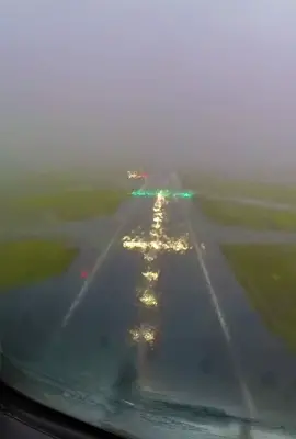👨🏻‍✈️ Landing during a storm at Mexico City in a Boeing 767-300ER #pilot #pilots #pilotlife #piloteyes #avgeek #avgeeks #boeing #boeinglovers #boeing767 #b767300er #b767lovers #b767 #storm #badweather 