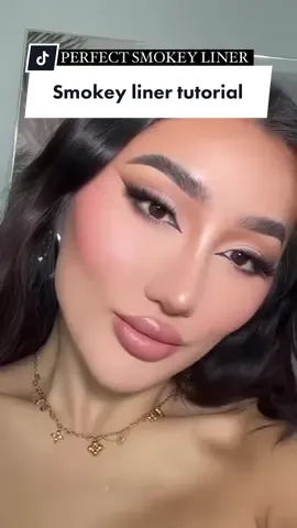 @xthuyle finishing of this smokey liner with our new Luxury Synthetic Drama lashes in “swanky” 😍