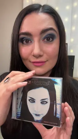 trying the evanescence eyeshadow palette 🪦💙 #makeup #evanescence #eyeshadow 