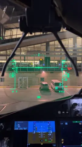 B787 HUD (heads-up display) #stigaviation #b787 #b787dreamliner #aviation #aircraftmaintenance #aircrafttechnician #boeing #boeing787 #headupdisplay #technology #themoreyouknow #LearnOnTikTok #TikTokTaughtMe #education 
