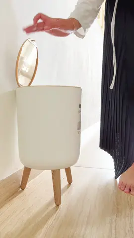 Jangan lupa rumahnya disedain tempat sampah yg aesthetic biar enak diliat tamu buun😎 #perabotanrumahtangga #rumahminimalis #perintilanrumah #aesthetic #skandinavienstyle #tongsampah #tempatsampah 