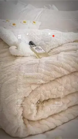 Geometric Sherpa fleece blanket💜 💜Textured fleece with faux wool on the inside  💜 Queen size  💜 Available in pink, purple, yellow, blue, cream, beige, green and Grey  💜 R270 each  📍Shop V6 dragon city  🌐jhbbedding.company.site  📧jhbbeddingorders@gmail.com  📲084 552 7311/ 074 761 5838  🚚 nationwide courier available  #bedding_collection #beddinginspo #bedding #jhbbedding #shopv6 #shopv6dragoncity #blanket #blankets #fleeceblanket #fleeceblankets #fleecebedding #winterbedding 