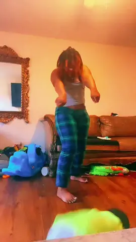 Its giving Dysfunctional family 🤣🤣🤣 #iloveit #mychearleader #fypシ #virlavideo #babyjojo #dancechallenge 