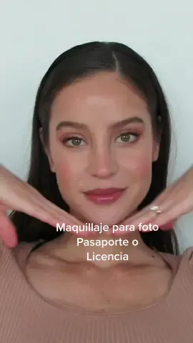 Porque una foto fea para un documento oficial no lo vuelvo a repetir 😝  #makeup #makeuptutorial #grwm #trend #thatgirl #thatgirlaesthetic #passportmakeup #passportphotomakeup 