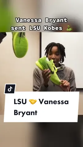 New Kobe 6 Grinches for the Elite 8 🔥 🎥 @lsuwbkb  #lsu #kobe #kobes #collegebasketball #MarchMadness 