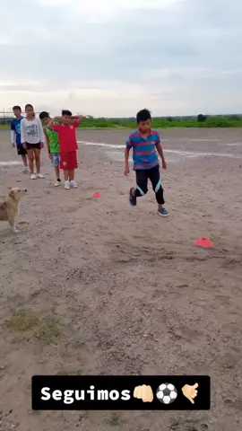 La lluvia no fue impedimento para seguir entrenando, Gracias Dios por todo lo que nos das 🙏⚽🤙🏻