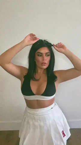 Easy at home photo idea, all you need is a tripod and a white wall! #ig #iginspo #photoideas #photomagic #photoshoot #feed #instagramtips #retro #vsco #photooftheday #inspo #OOTD #hairinspo #iphonephotography 